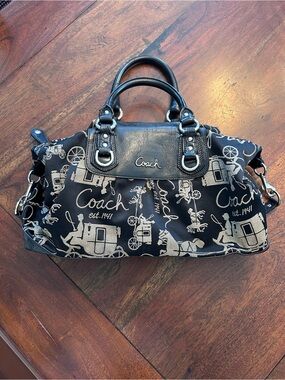 Vintage Y2K Coach Carriage Print Tote — 15x13x7 — Black/Beige